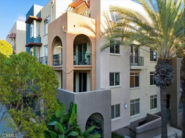 an aerial view of residential building and lake
