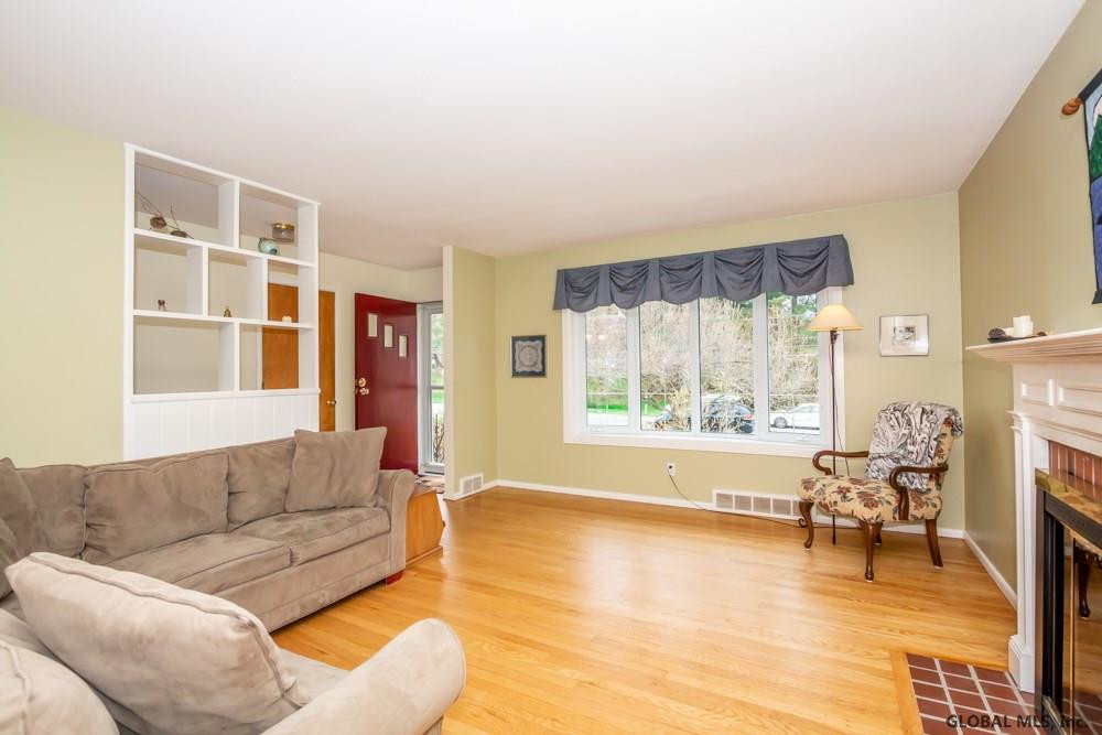 944 Riverview Road Niskayuna, NY 12309 - Photo 4 of 19 Photo 4
