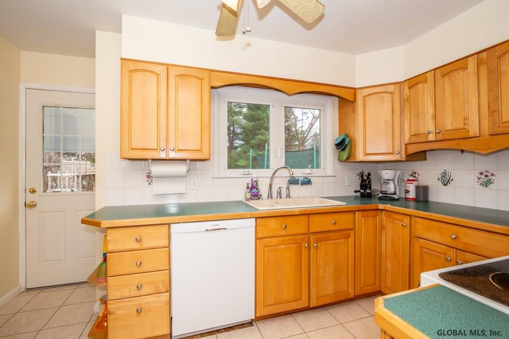 944 Riverview Road Niskayuna, NY 12309 - Photo 7 of 19 Photo 7