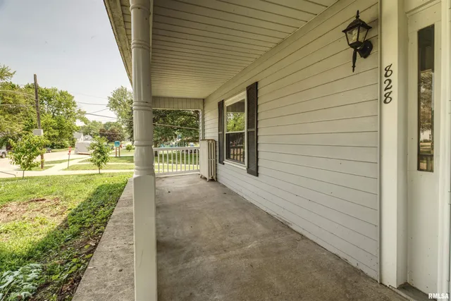 $140,000 | 828 10th Avenue, Fulton, IL 61252