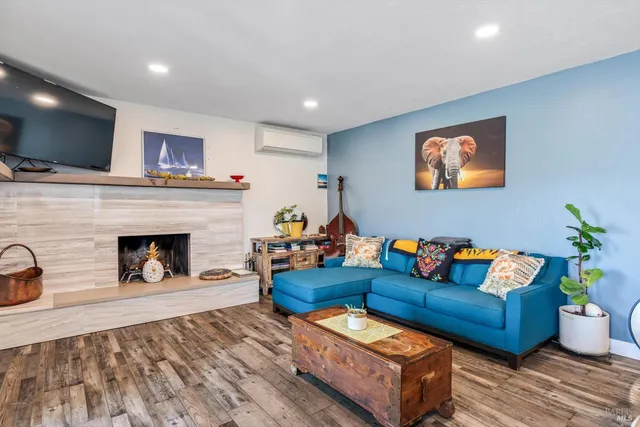 $775,000 | 13319 Lakeshore Drive, Clearlake, CA 95422