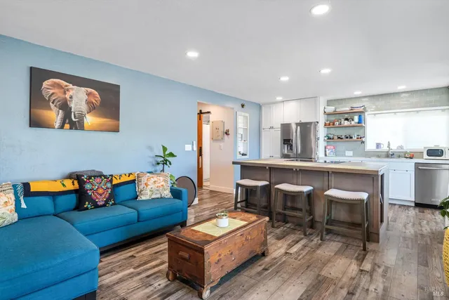 $775,000 | 13319 Lakeshore Drive, Clearlake, CA 95422