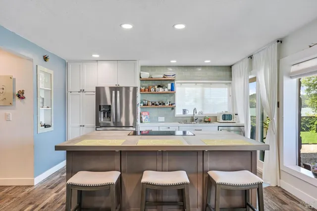 $775,000 | 13319 Lakeshore Drive, Clearlake, CA 95422