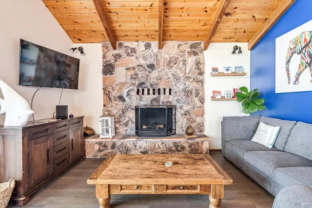 $775,000 | 13319 Lakeshore Drive, Clearlake, CA 95422