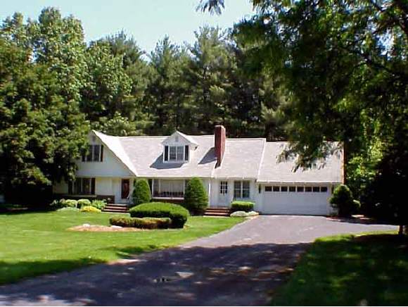 3 Farmington Road Nashua, NH 03060 - Photo 1 of 5