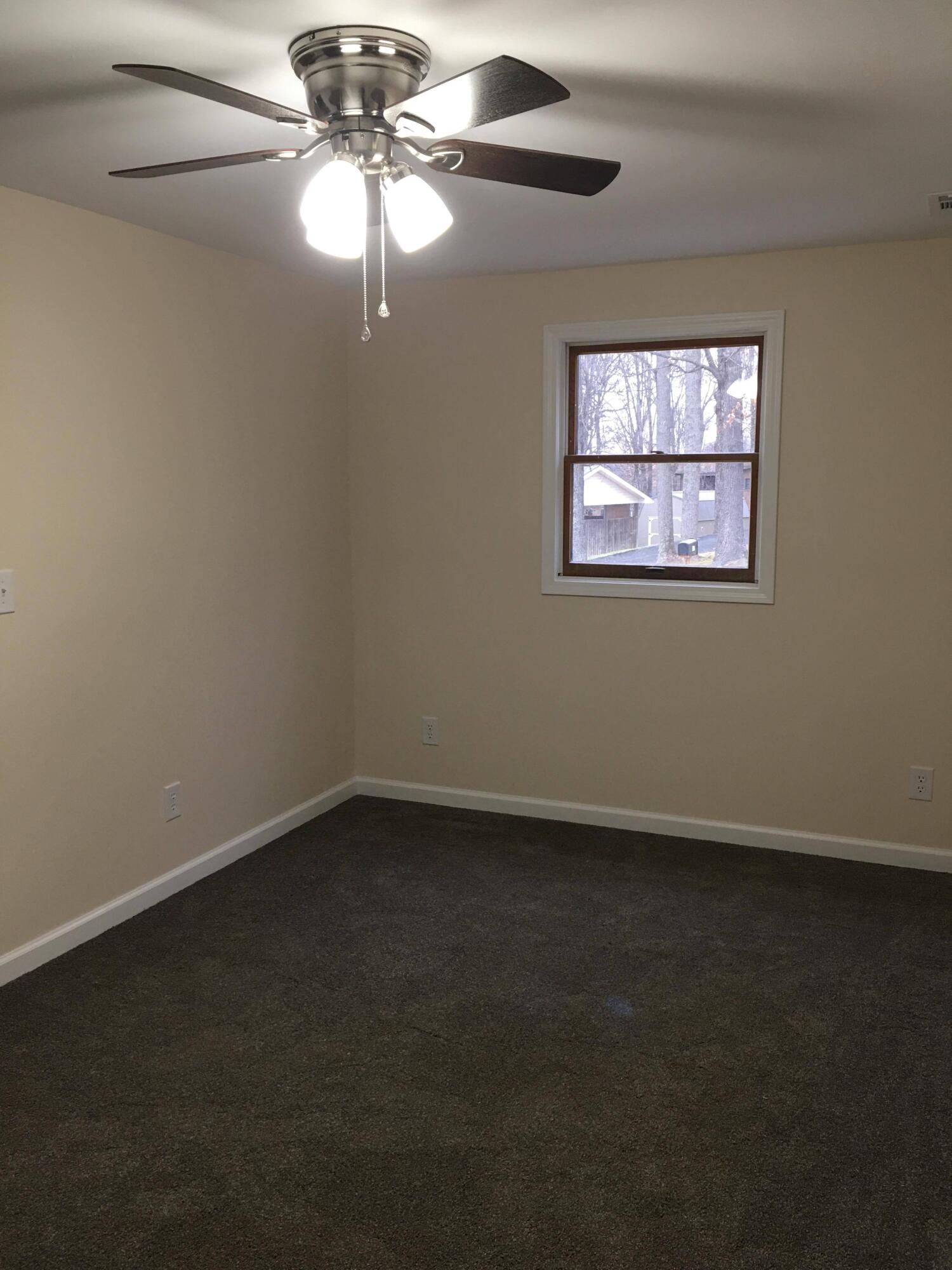 1904 Triangle Road Johnson City, TN 37604 - Photo 7 of 16 dining room