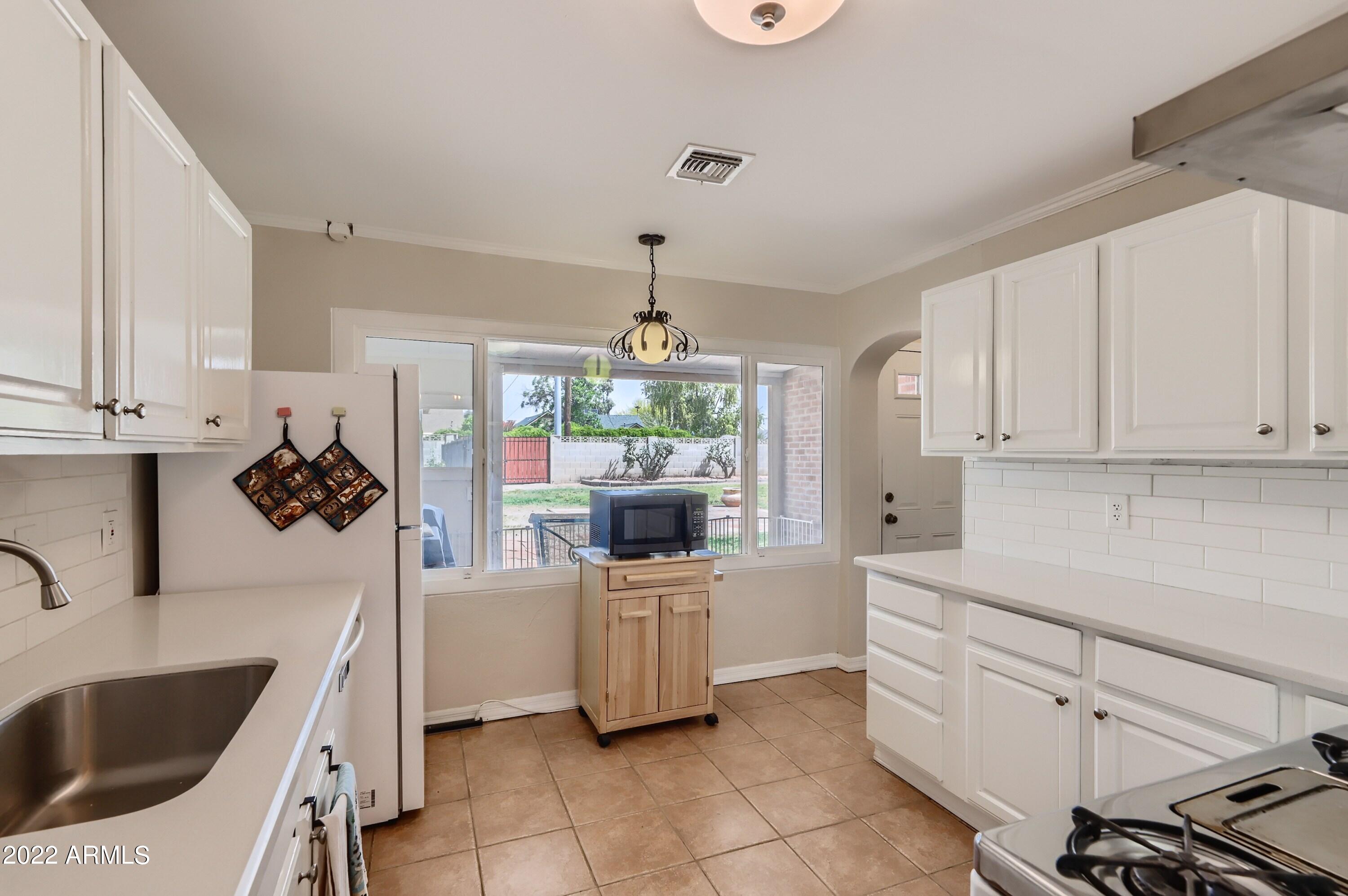 1918 West Granada Road Phoenix, AZ 85009 - Photo 14 of 27 15 Kitchen