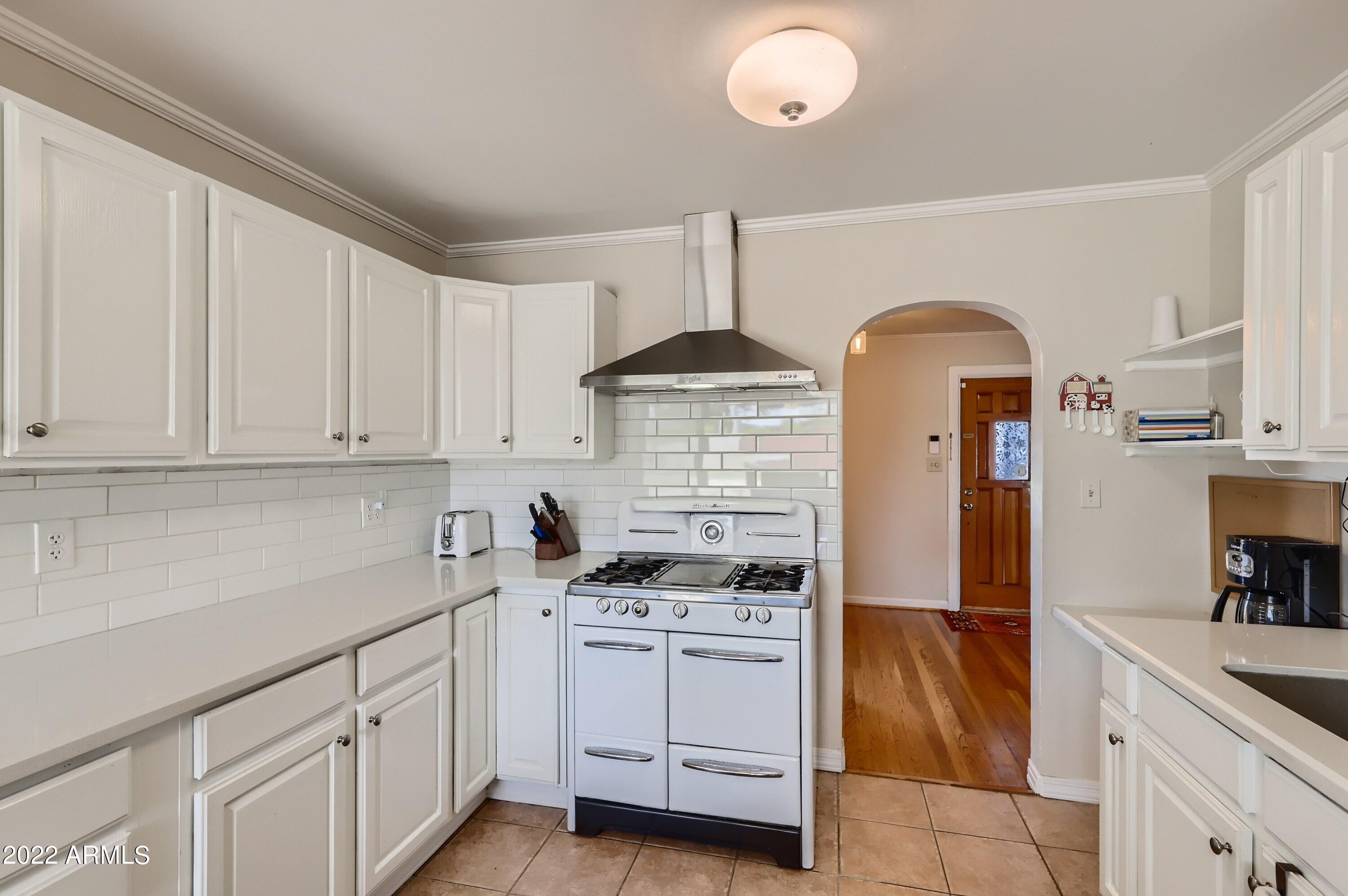 1918 West Granada Road Phoenix, AZ 85009 - Photo 15 of 27 16 Kitchen