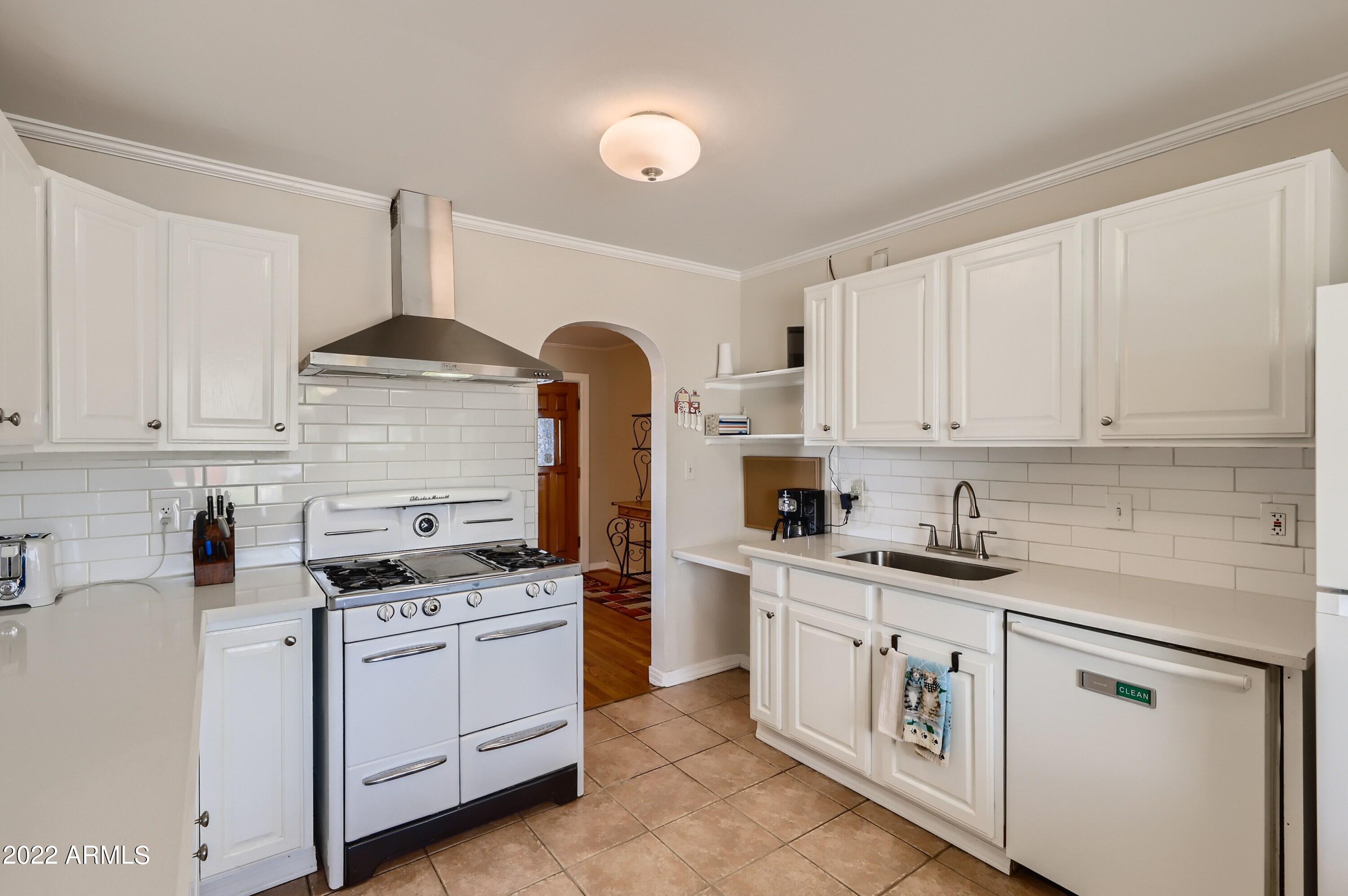 1918 West Granada Road Phoenix, AZ 85009 - Photo 16 of 27 17 Kitchen