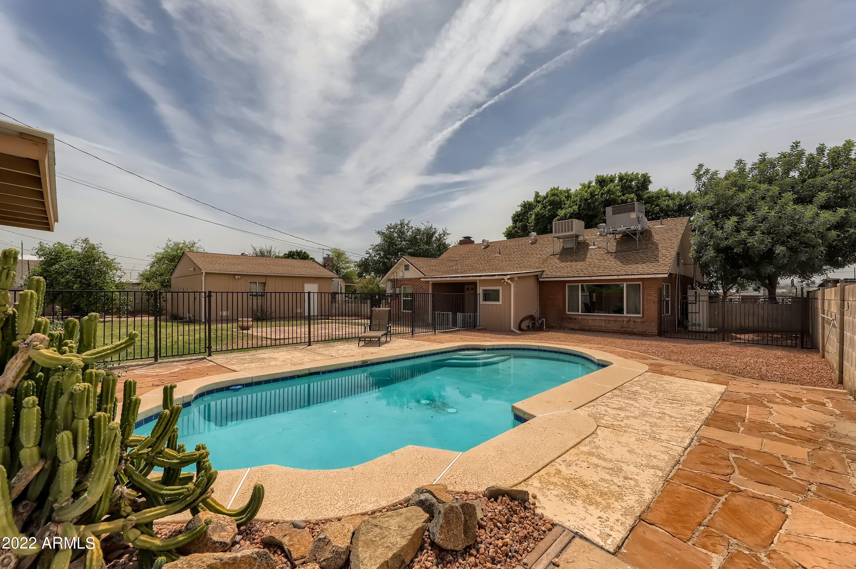 1918 West Granada Road Phoenix, AZ 85009 - Photo 5 of 27 33 Back Yard