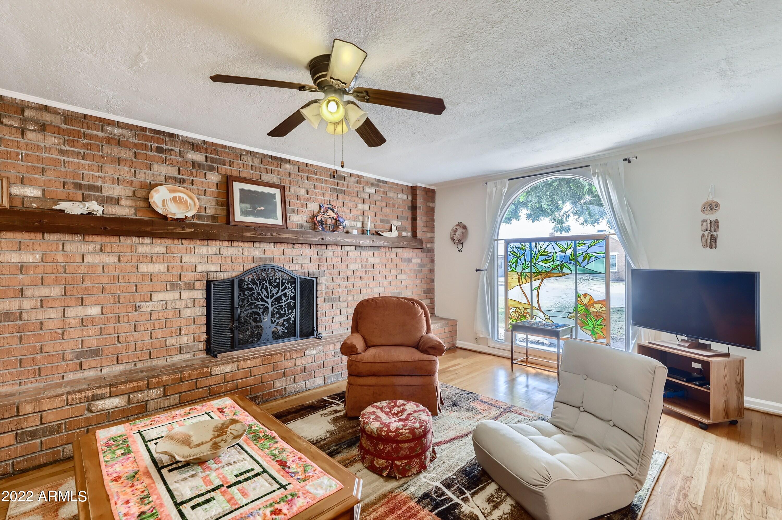 1918 West Granada Road Phoenix, AZ 85009 - Photo 8 of 27 08 Living Room