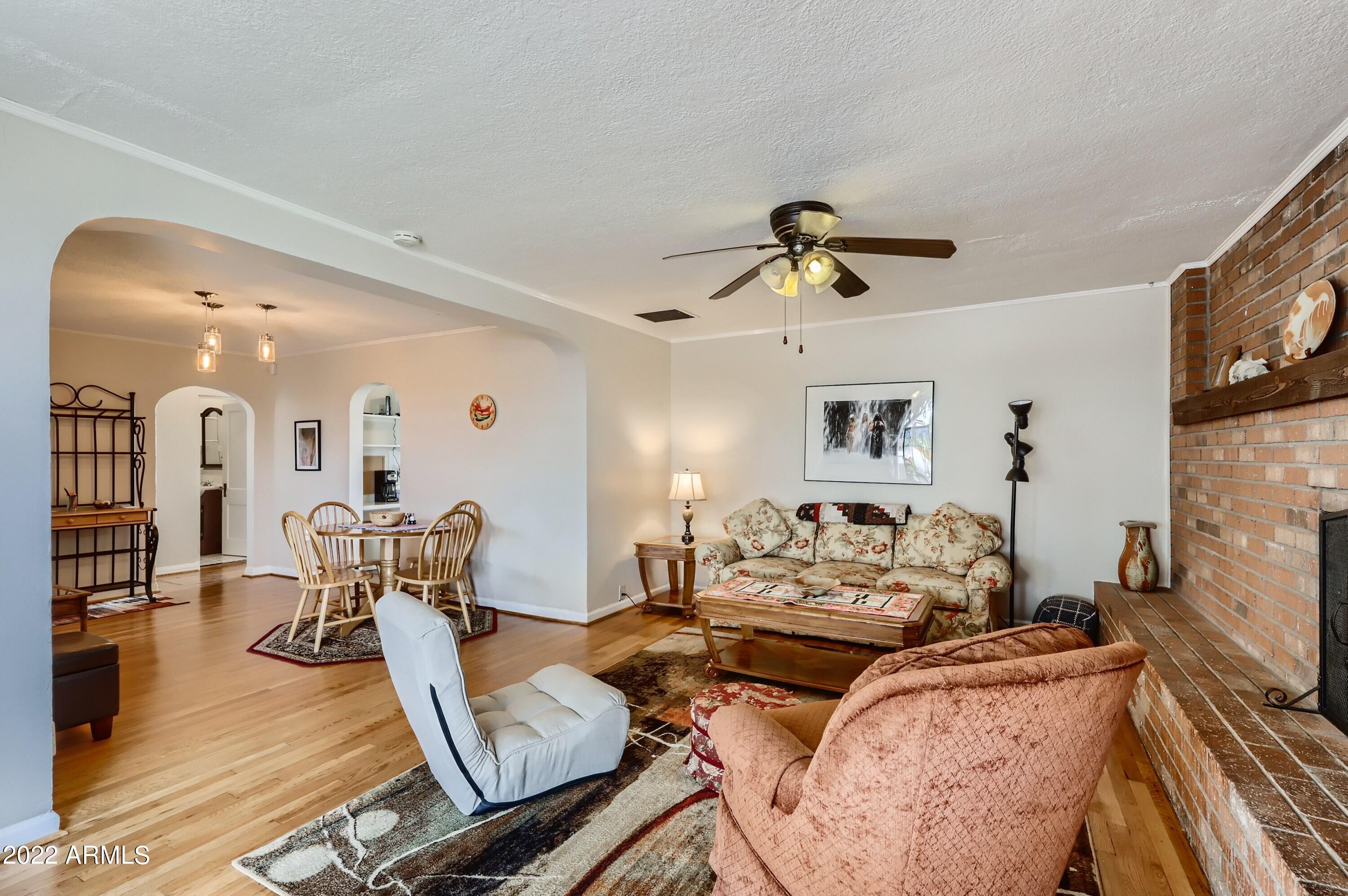 1918 West Granada Road Phoenix, AZ 85009 - Photo 9 of 27 09 Living Room