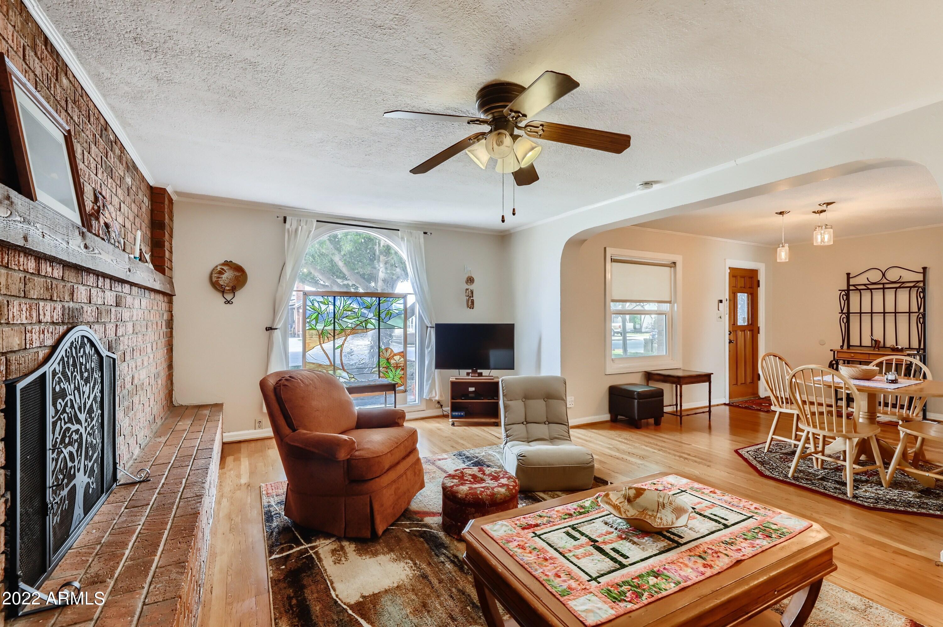 1918 West Granada Road Phoenix, AZ 85009 - Photo 10 of 27 10 Living Room