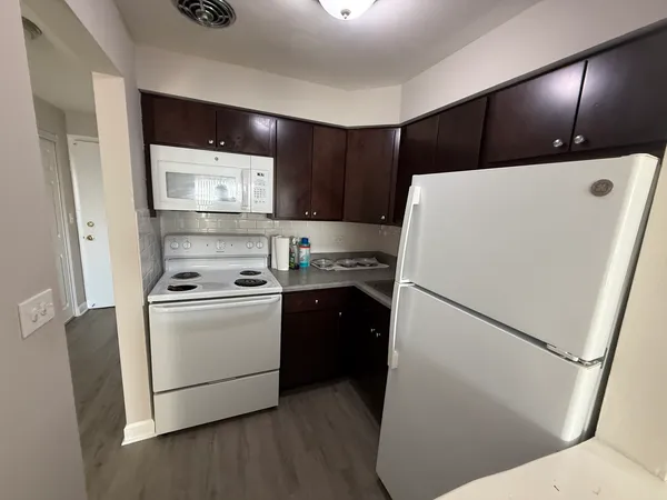 $1,300 | 7300 West North Avenue, Unit 5B, Elmwood Park, IL 60707