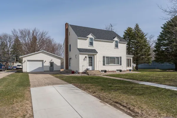 $299,900 | 605 West Alden Street, Arlington, MN 55307