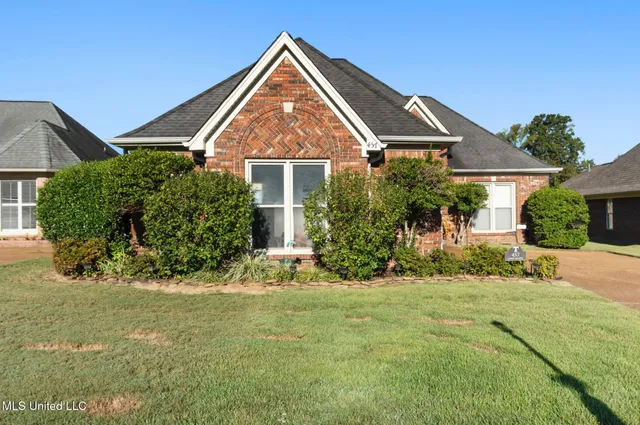 $349,900 | 457 Fairway Oaks Drive, Hernando, MS 38632
