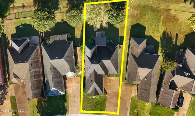 $349,900 | 457 Fairway Oaks Drive, Hernando, MS 38632