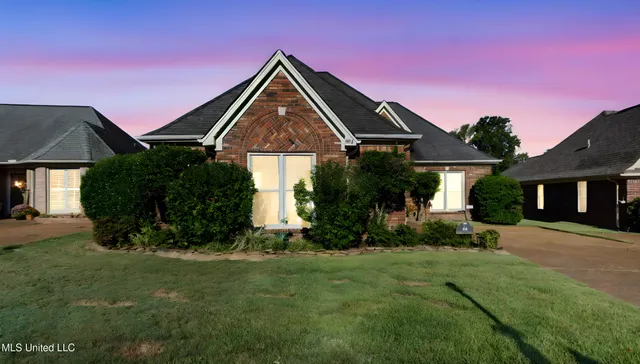 $349,900 | 457 Fairway Oaks Drive, Hernando, MS 38632