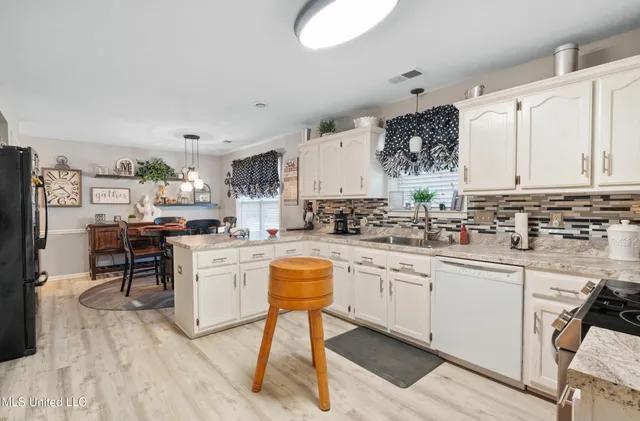 $349,900 | 457 Fairway Oaks Drive, Hernando, MS 38632