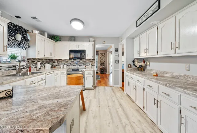 $349,900 | 457 Fairway Oaks Drive, Hernando, MS 38632