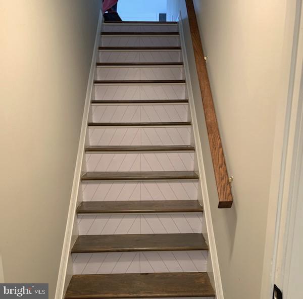 8069 Greenwich Road Catlett, VA 20119 - Photo 7 of 20 custom stairs
