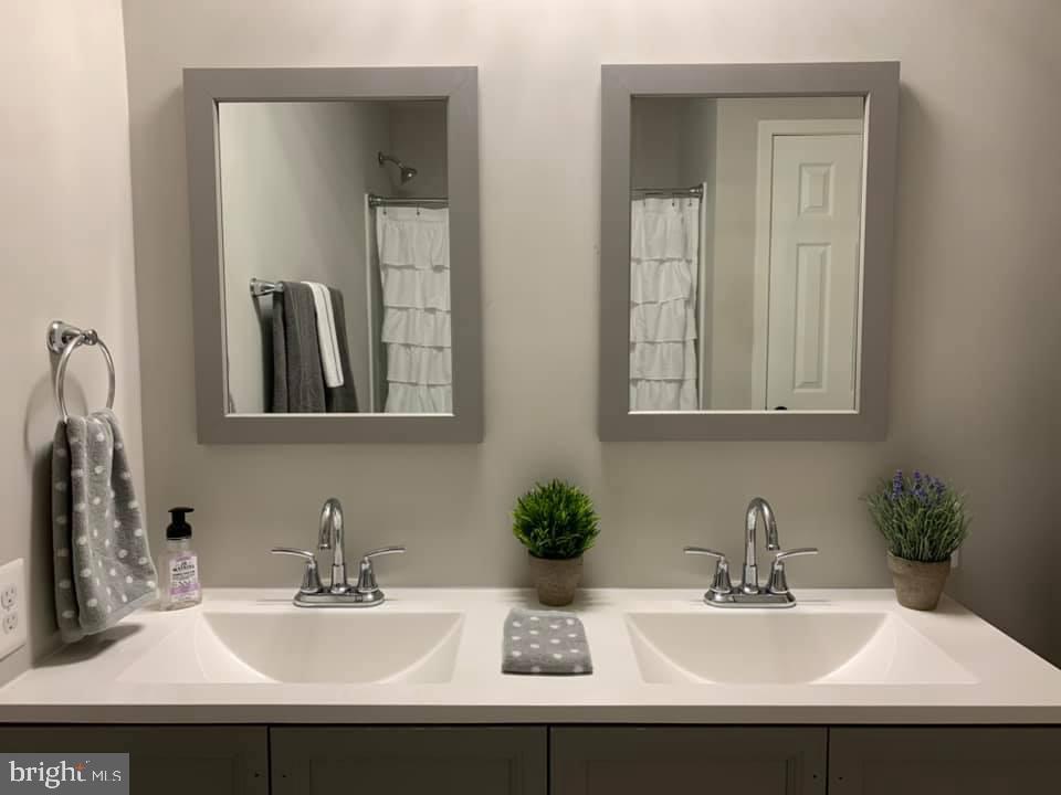 8069 Greenwich Road Catlett, VA 20119 - Photo 8 of 20 hall bathroom