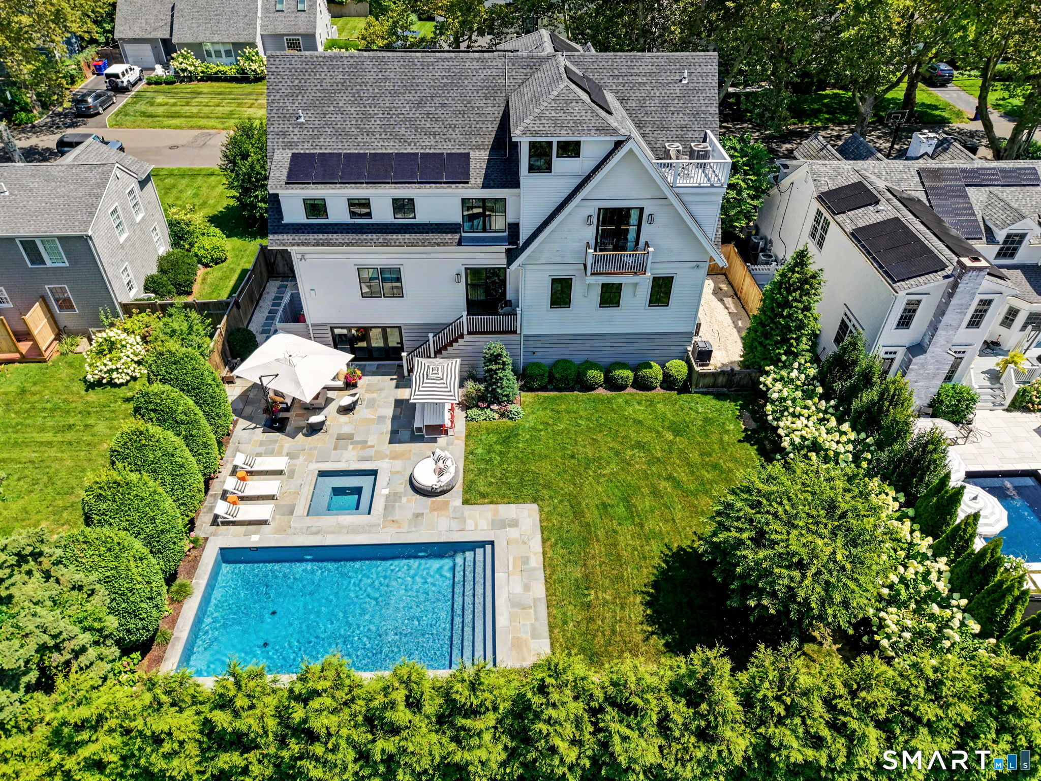 42 Puritan Road Fairfield, CT 06824 - Photo 3 of 40 Gallery Image 3