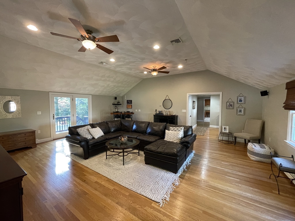 34 Wing Road Lynnfield, MA 01940 - Photo 11 of 24 Gallery Image 11
