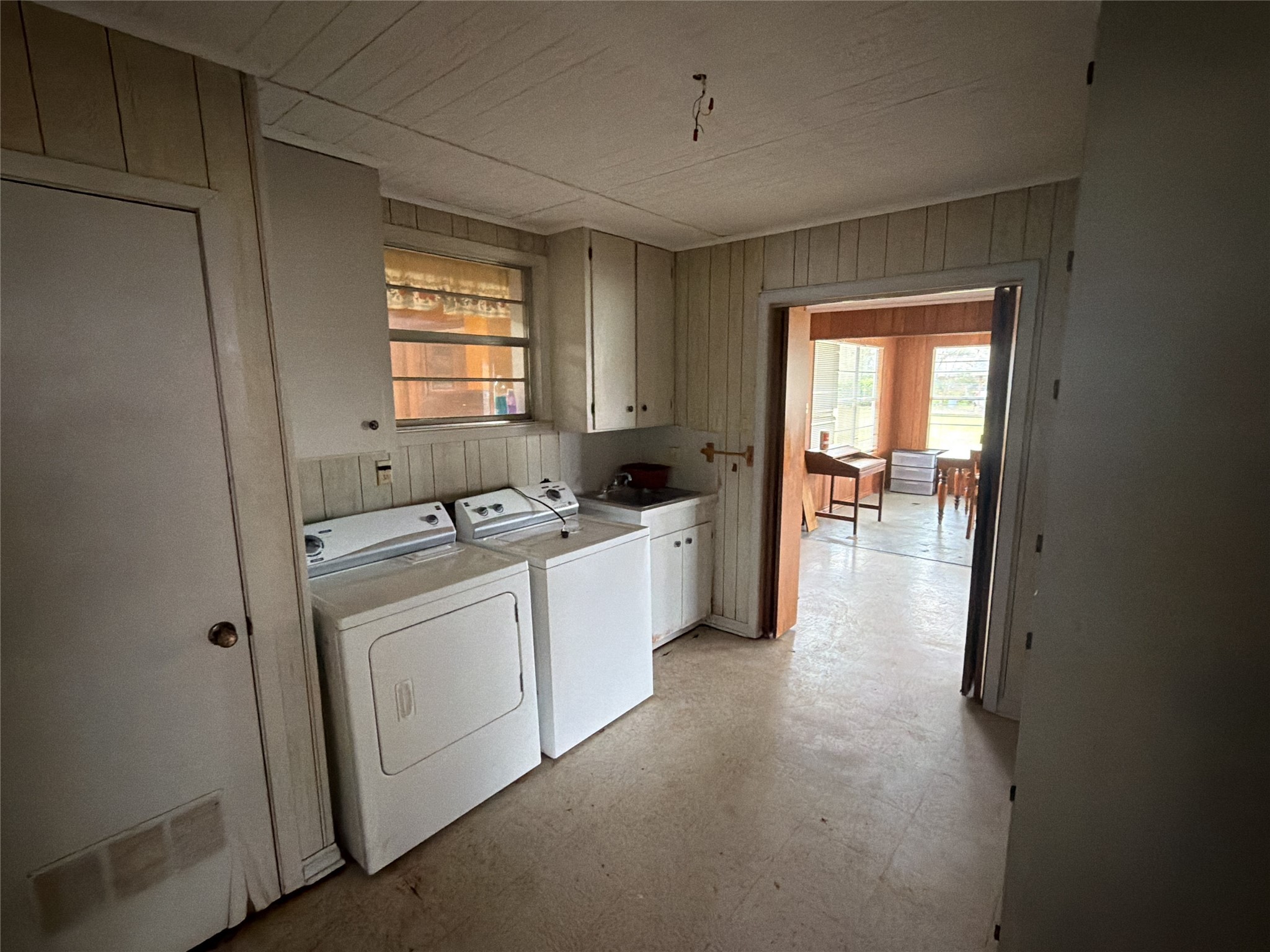 3604 Rychlik Drive Rosenberg, TX 77471 - Photo 11 of 13 a view of a storage & utility room in a kitchen