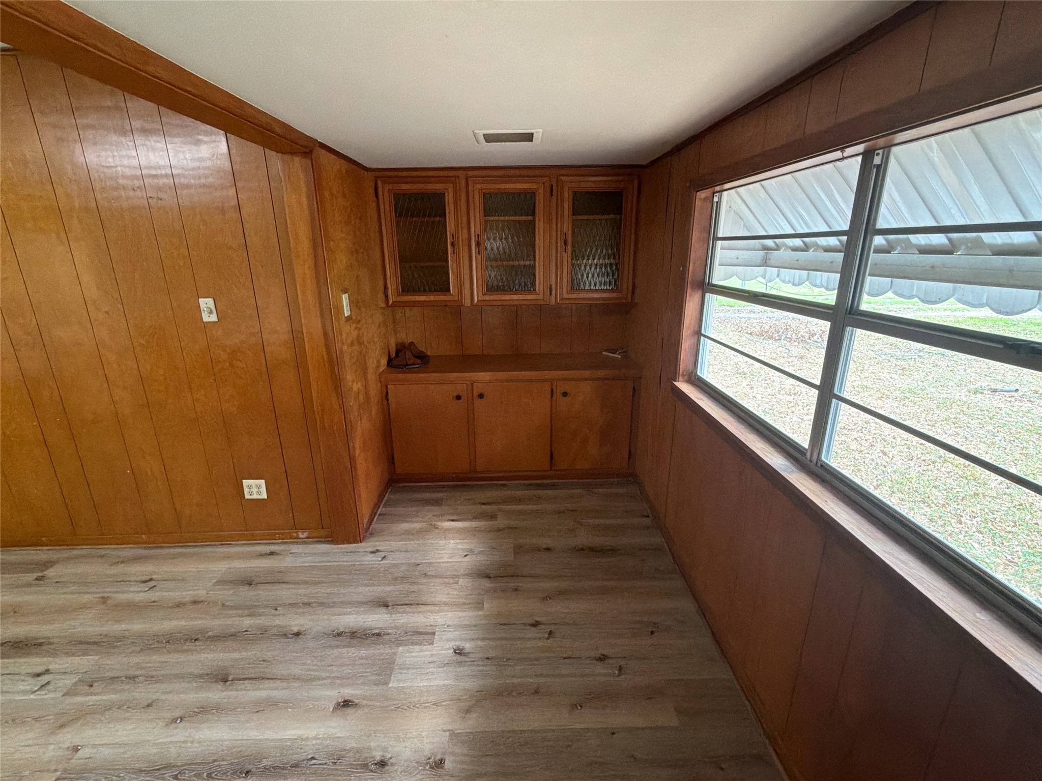 3604 Rychlik Drive Rosenberg, TX 77471 - Photo 8 of 13 a view of a hallway with wooden floor and windows
