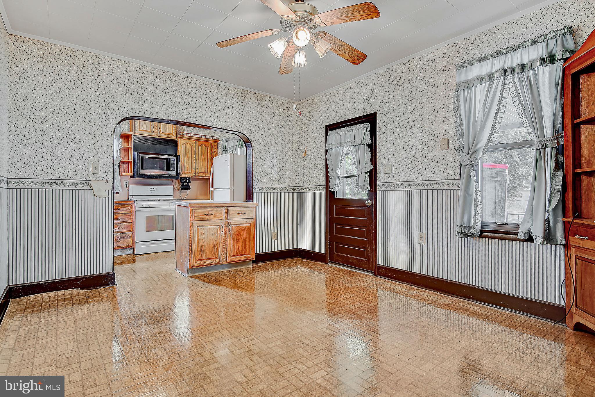 112 Roberts Valley Road Harrisburg, PA 17110 - Photo 12 of 32 Gallery Image 12