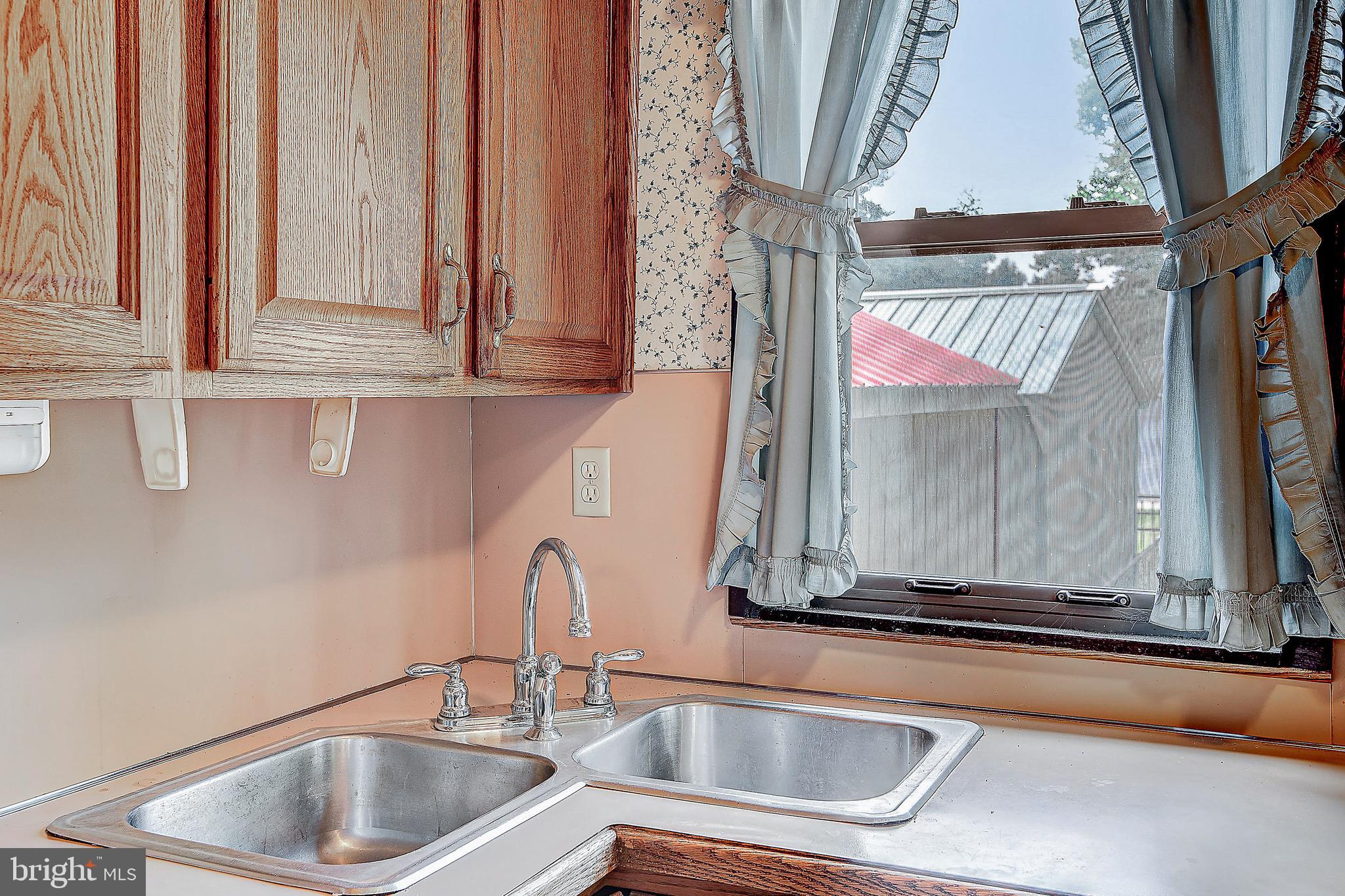 112 Roberts Valley Road Harrisburg, PA 17110 - Photo 17 of 32 Gallery Image 17