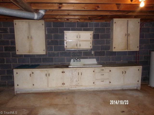 975 Lewis Fork Baptist Church Road Ferguson, NC 28624 - Photo 4 of 31 Gallery Image 4