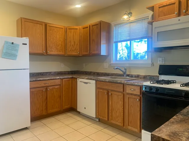 $2,100 | 3 Hawkes Street, Unit 2, Marblehead, MA 01945