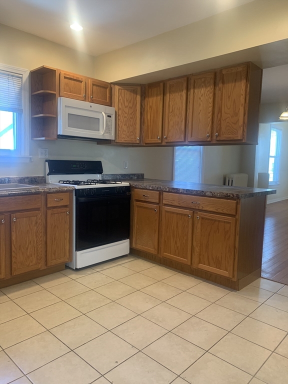 3 Hawkes Street, Unit 2 Marblehead, MA 01945 - Photo 2 of 11