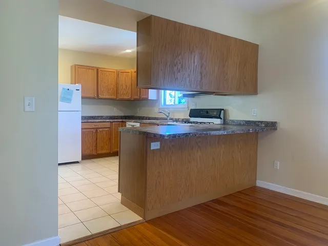 $2,100 | 3 Hawkes Street, Unit 2, Marblehead, MA 01945