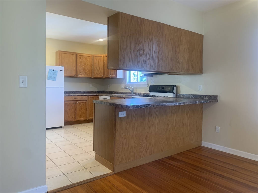 3 Hawkes Street, Unit 2 Marblehead, MA 01945 - Photo 3 of 11