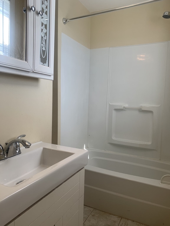 3 Hawkes Street, Unit 2 Marblehead, MA 01945 - Photo 8 of 11