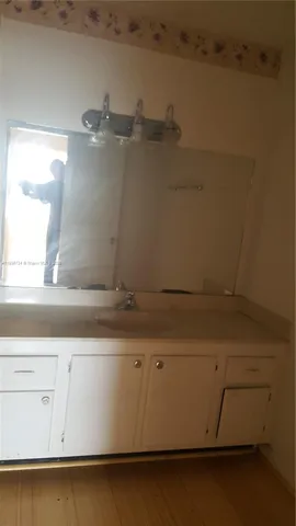 a close view of sink and tap