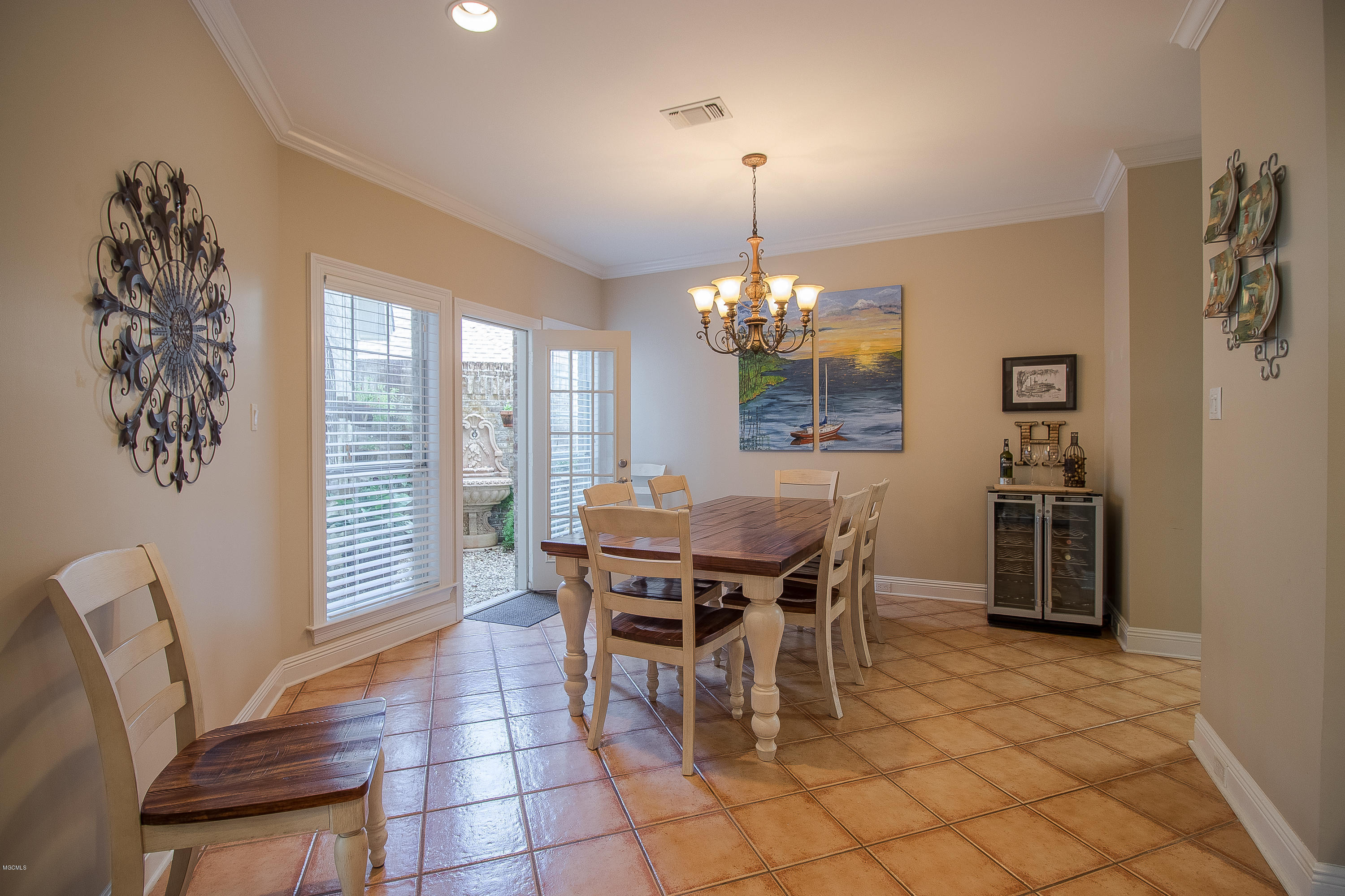 2560 Rue Palafox Biloxi, MS 39531 - Photo 4 of 21 DEAB7F82-737F-4A9F-9BA3-FFDC28C951A9