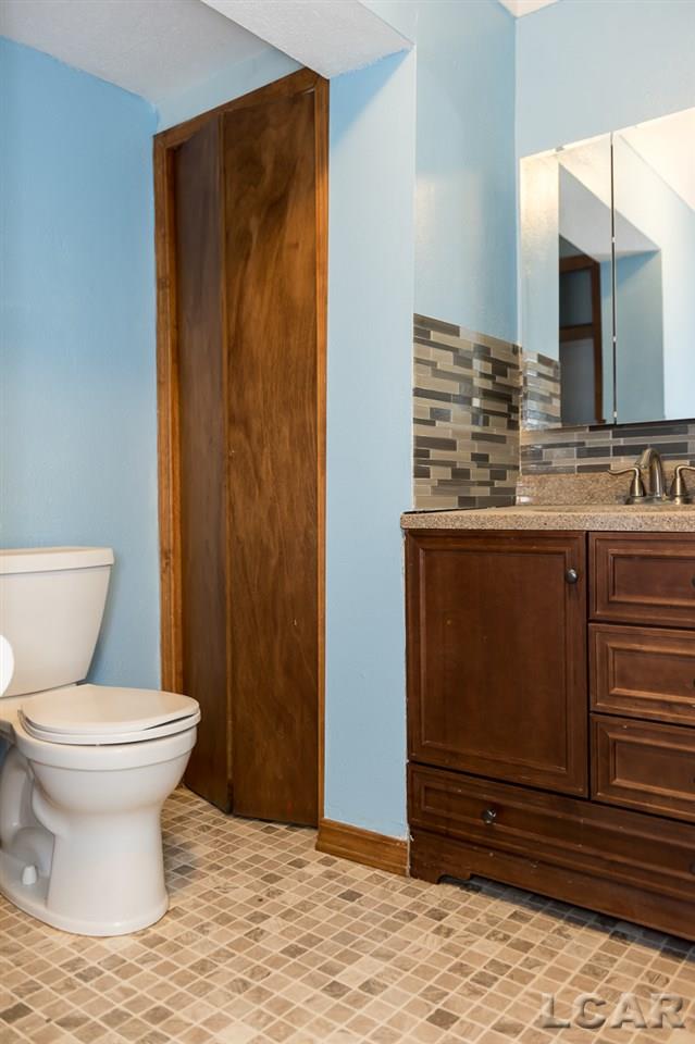 520 Springbrook Avenue Adrian, MI 49221 - Photo 17 of 53 50013118-16.JPG
