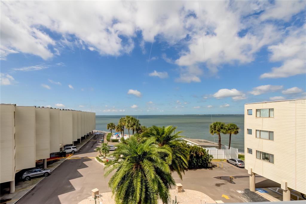 2506 North Rocky Point Drive, Unit 457 Tampa, FL 33607 - Photo 23 of 24 a view of a entryway with wooden floor