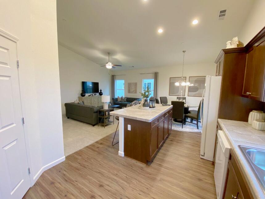 351 Hampton Street Exeter, CA 93221 - Photo 2 of 5 1419 - Kitchen