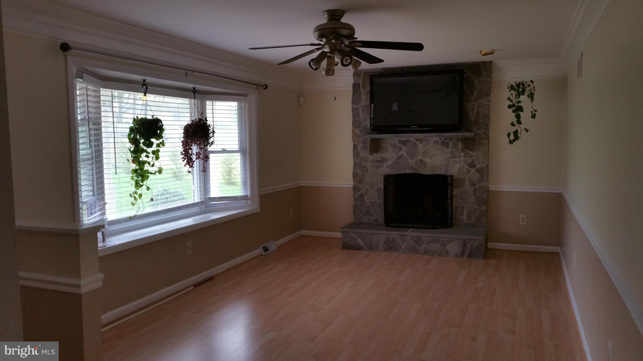 9825 Hawkins Creamery Road Damascus, MD 20872 - Photo 9 of 26 Living Room