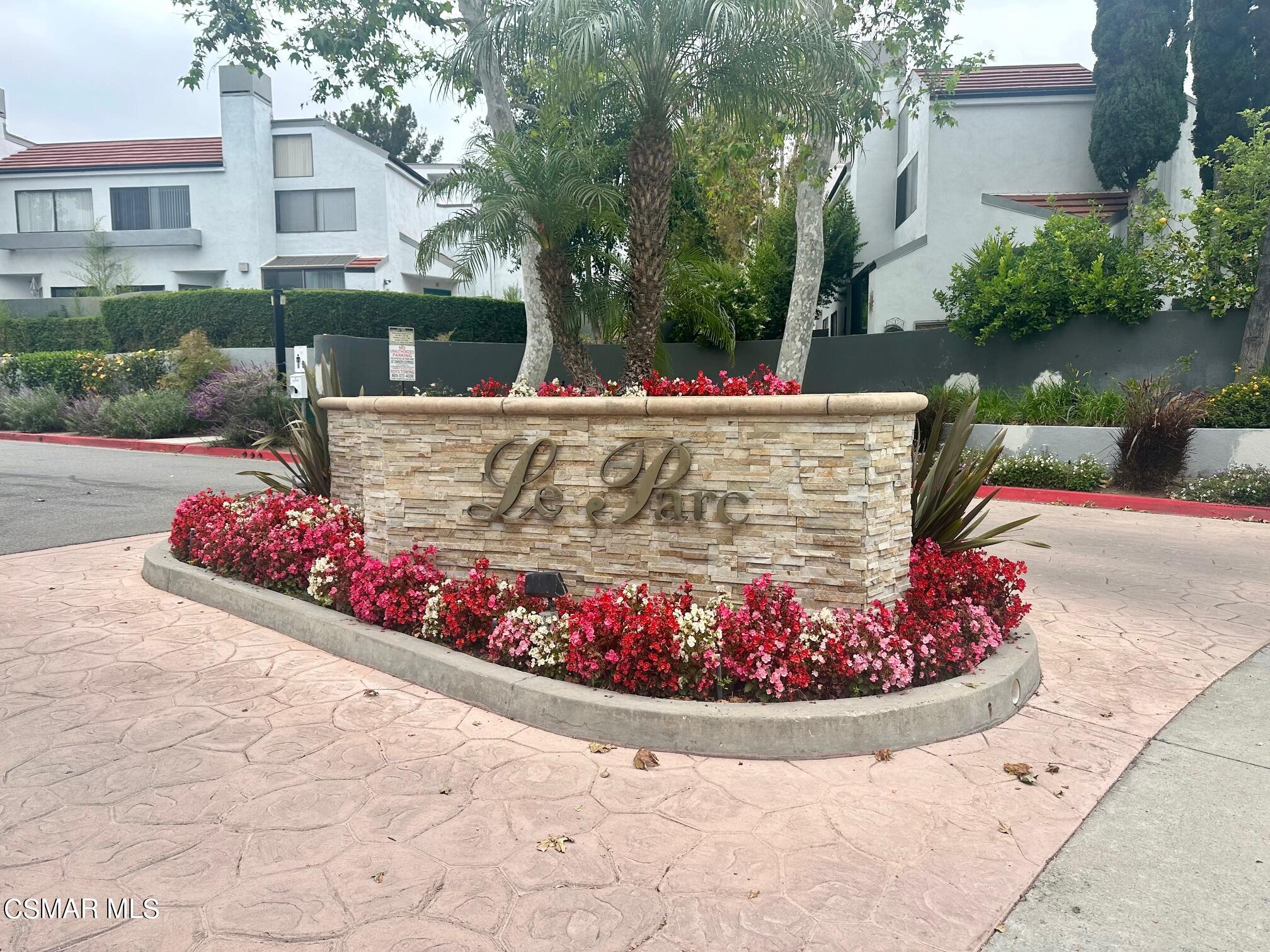 a view of a fountain in front of house