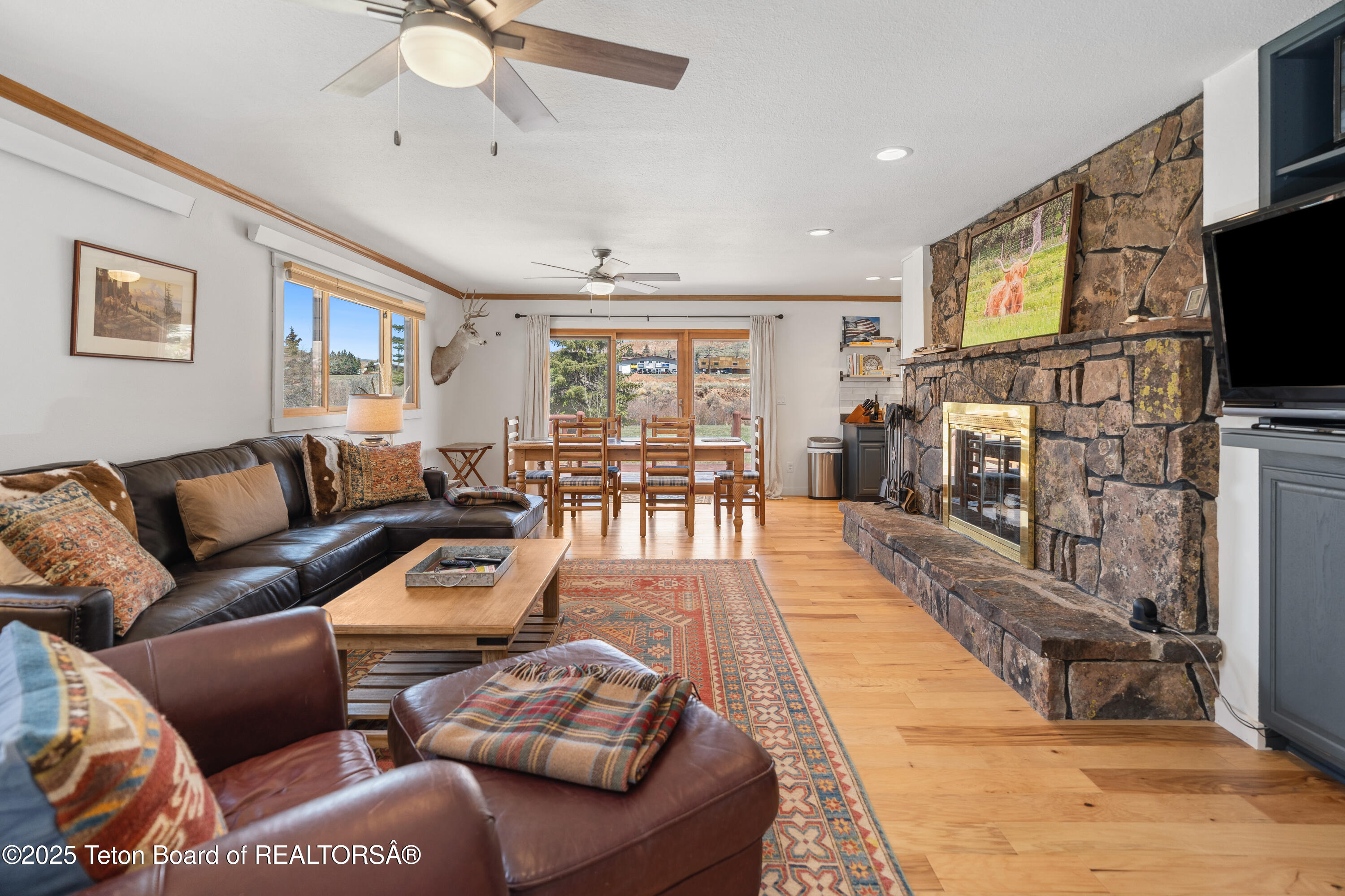 9 Warm Springs Road Dubois, WY 82513 - Photo 5 of 47 003