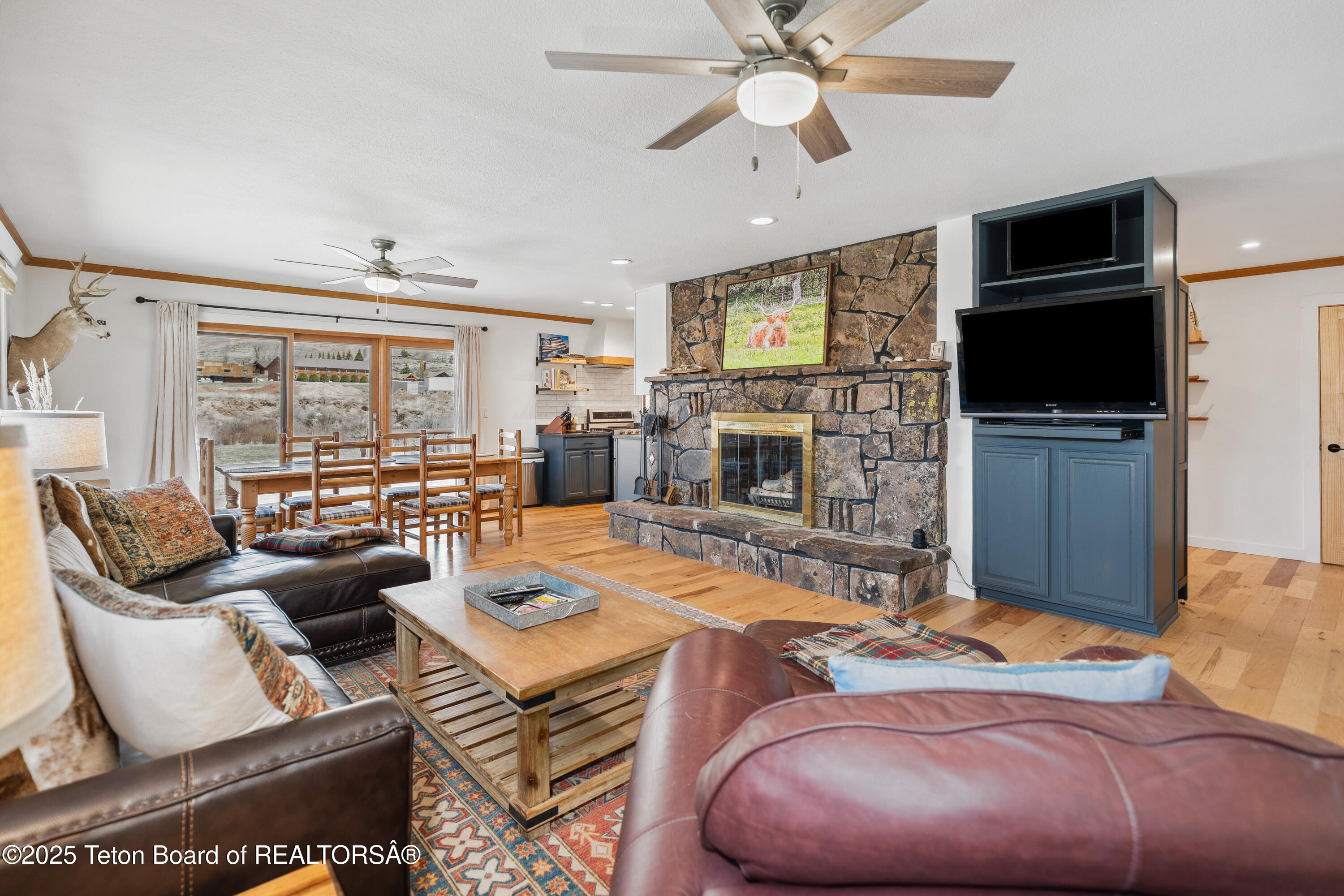 9 Warm Springs Road Dubois, WY 82513 - Photo 6 of 47 004