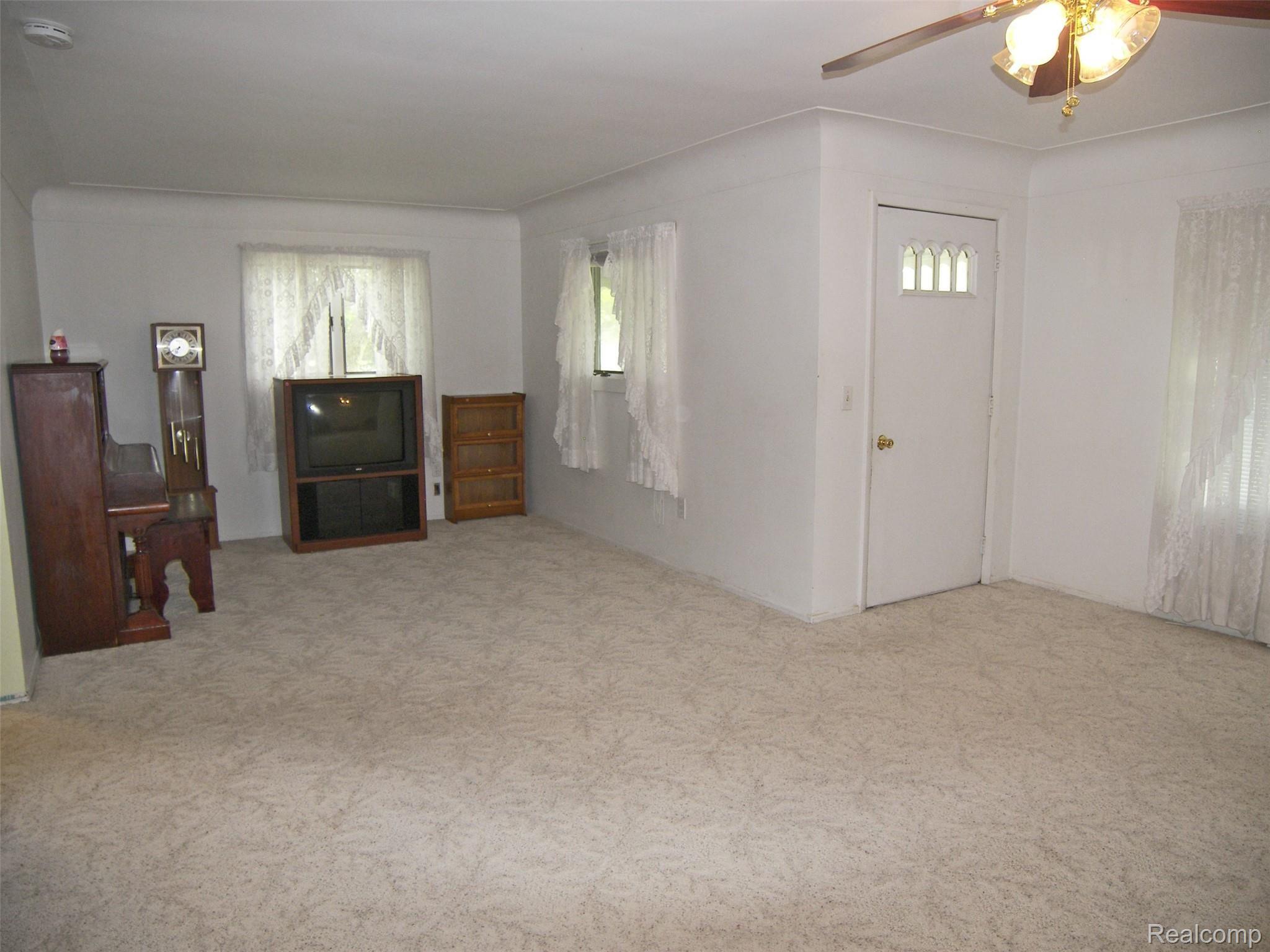 8540 North Clio Road Mount Morris, MI 48458 - Photo 14 of 31 100_3298.JPG