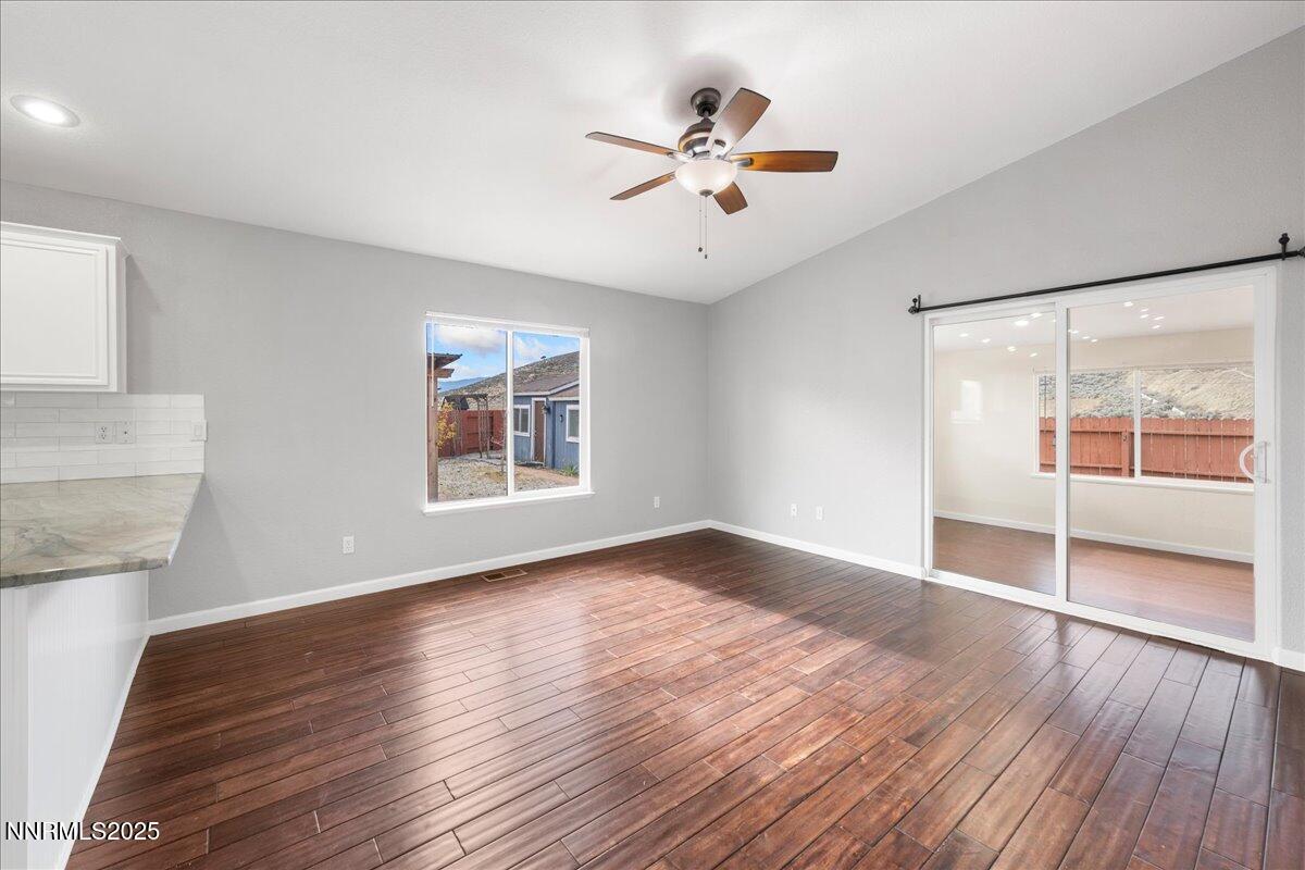 17950 Drift Creek Court Reno, NV 89508 - Photo 14 of 37 11-DSC_0605