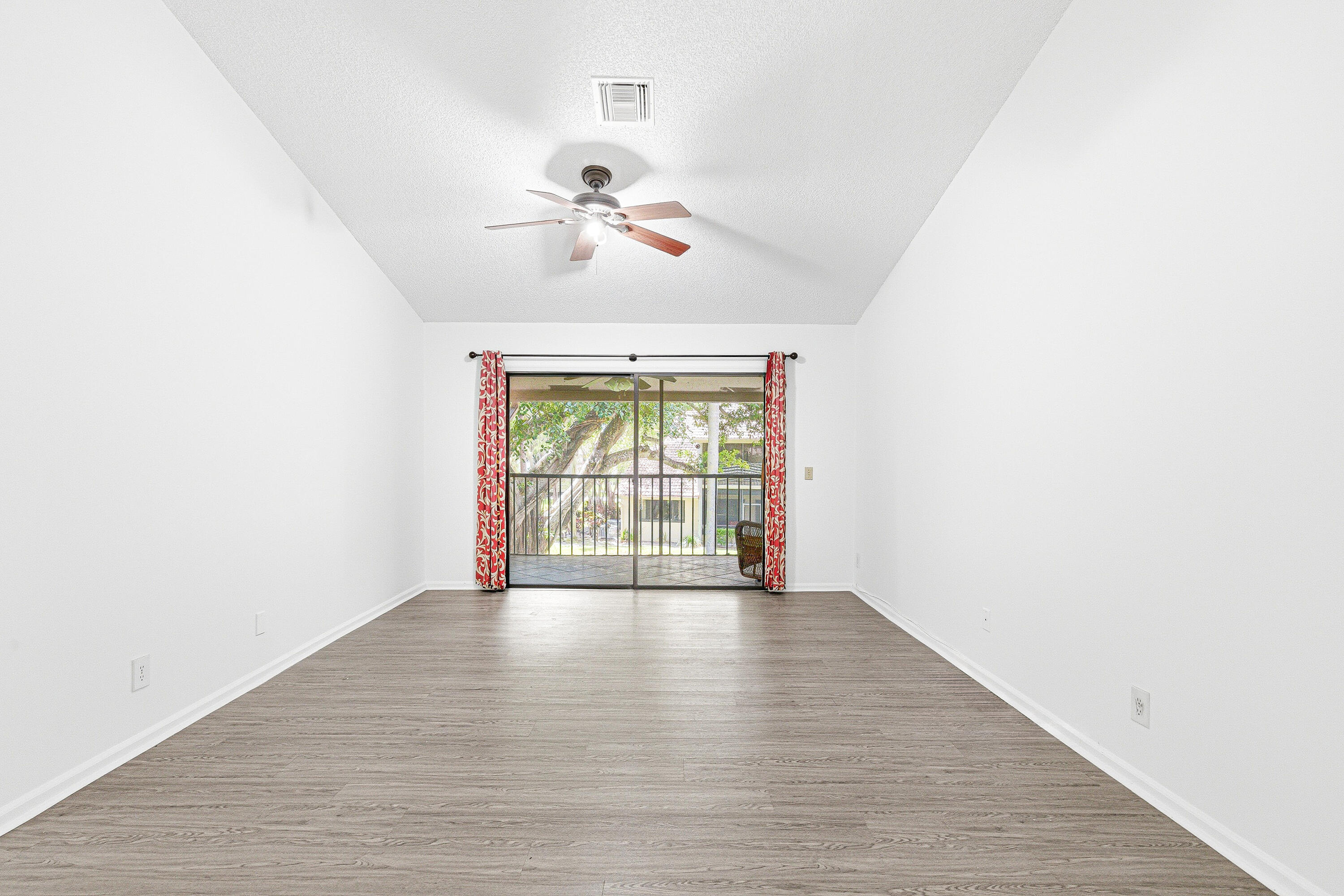 5530 Coach House Circle Boca Raton, FL 33486 - Photo 13 of 27 Livingroom